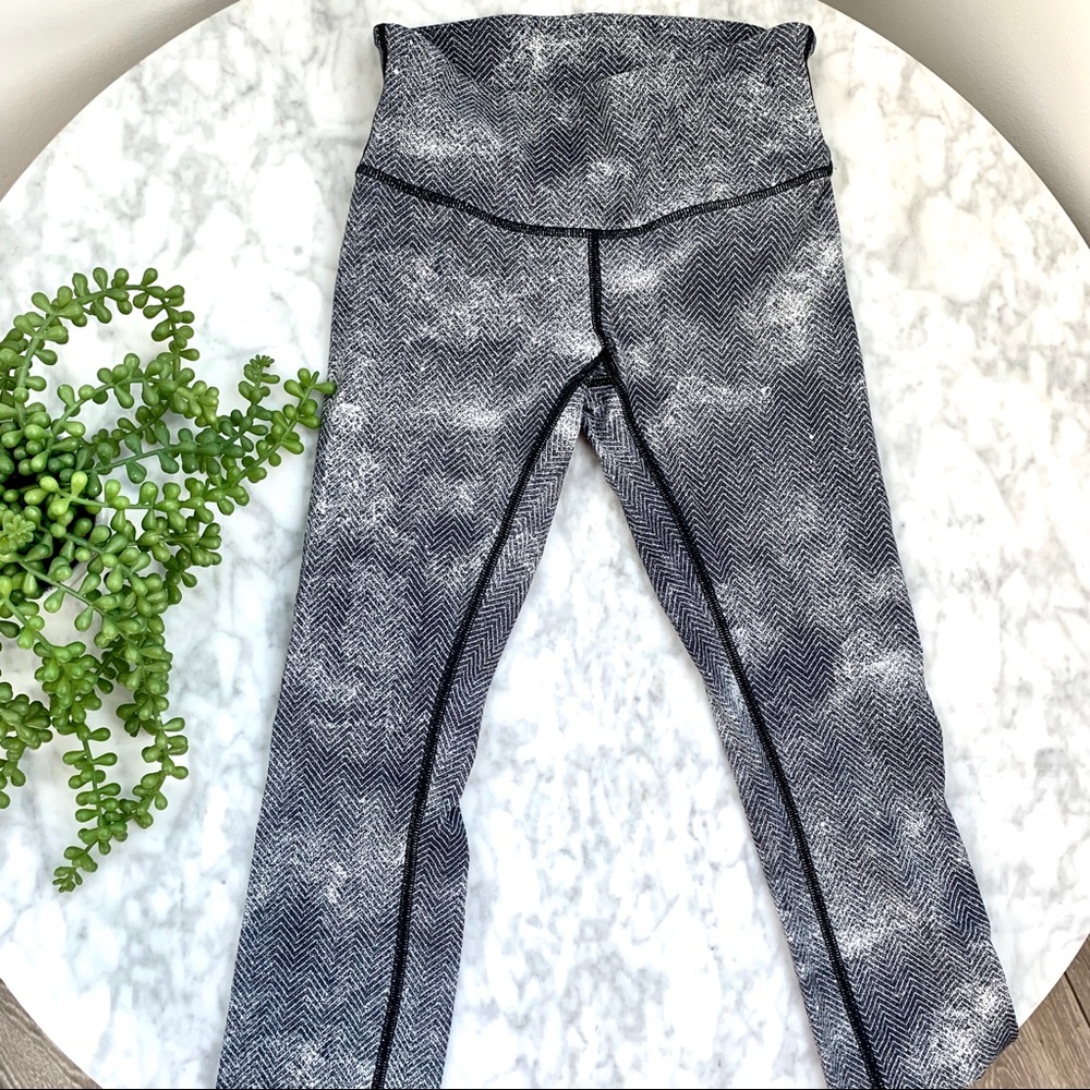 Lululemon Patterned Wunder Under Leggings